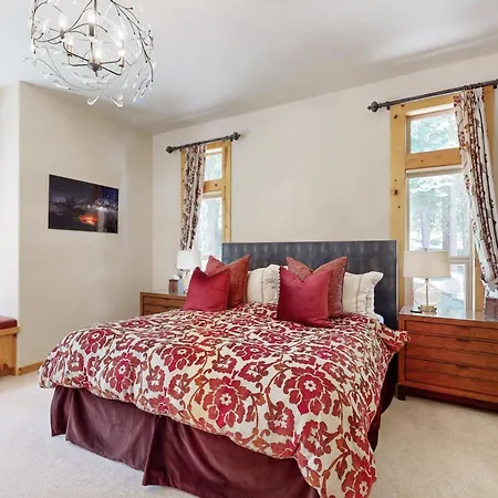 Wooded Luxury At Tahoe Donner